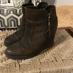 UGG oiled suede brown Booties Sz 6.5 Side zippers, wedge heel